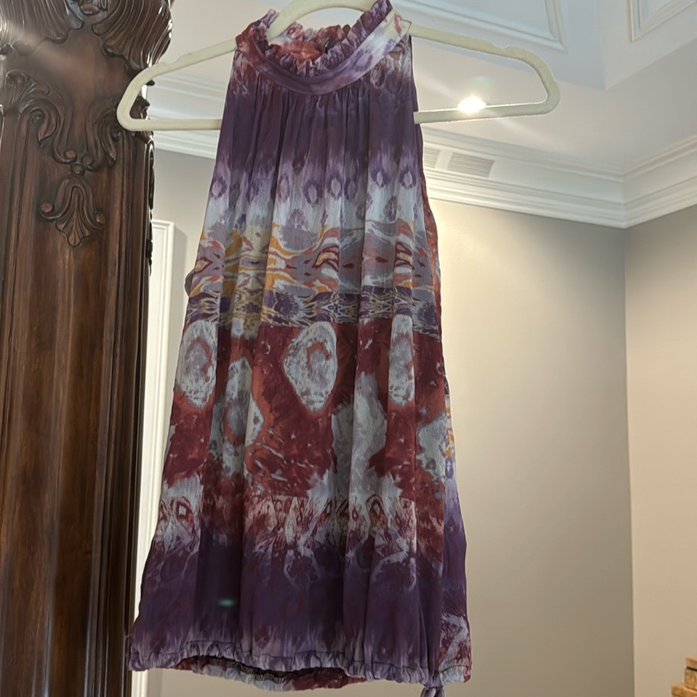 Sleeveless patterned top